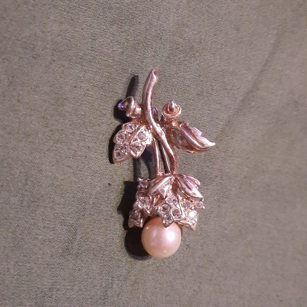 Beautiful flower broach